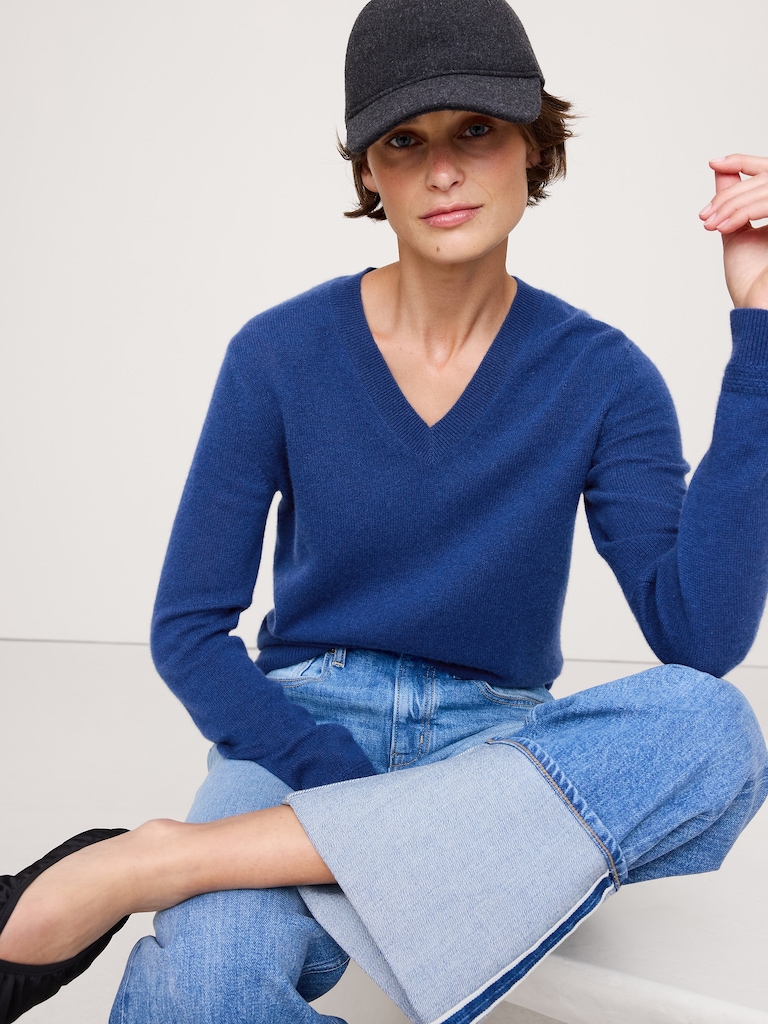 Lightweight Cashmere V-Neck Sweater