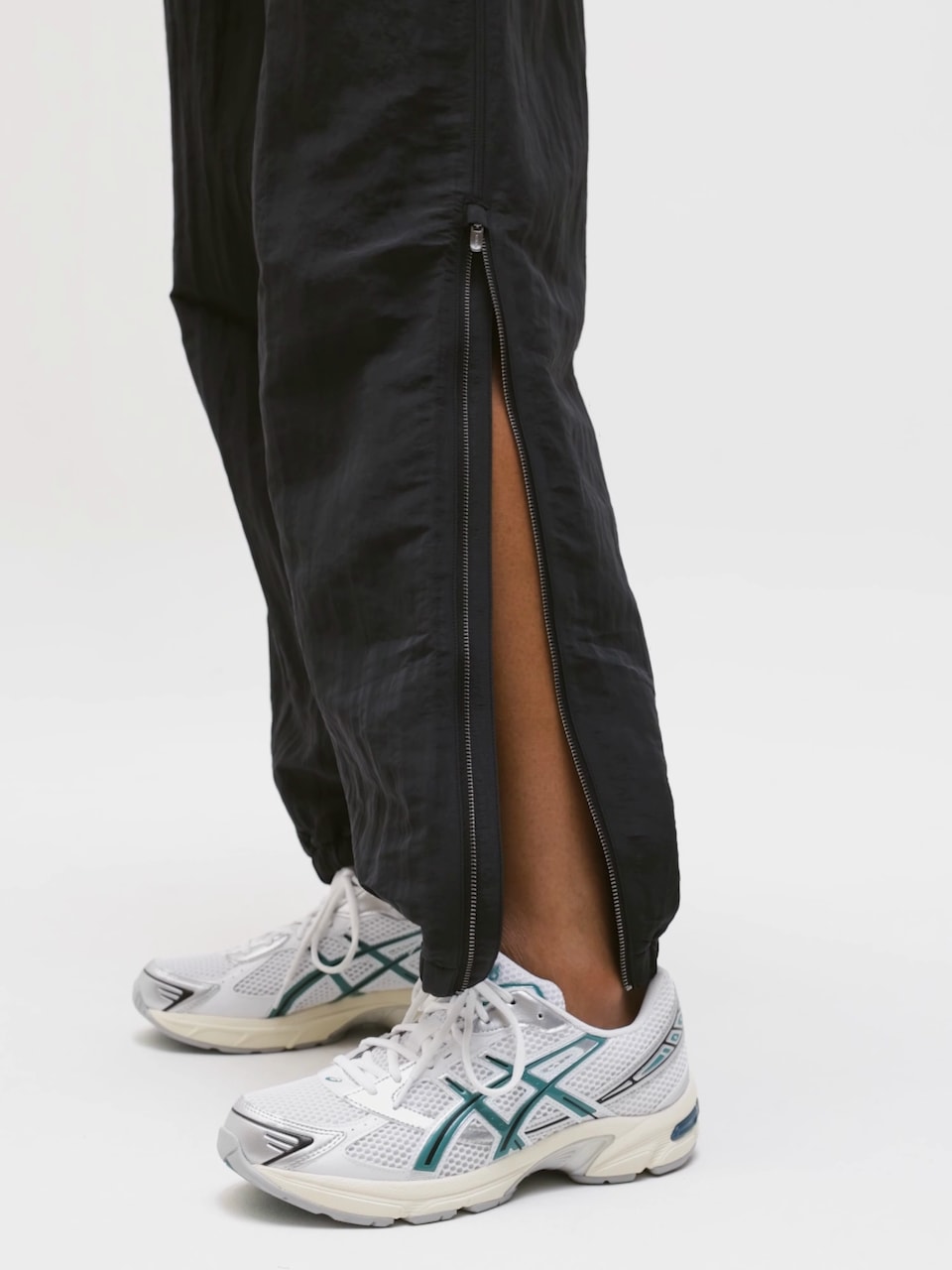 Pursuit Mid Rise Zip Jogger
