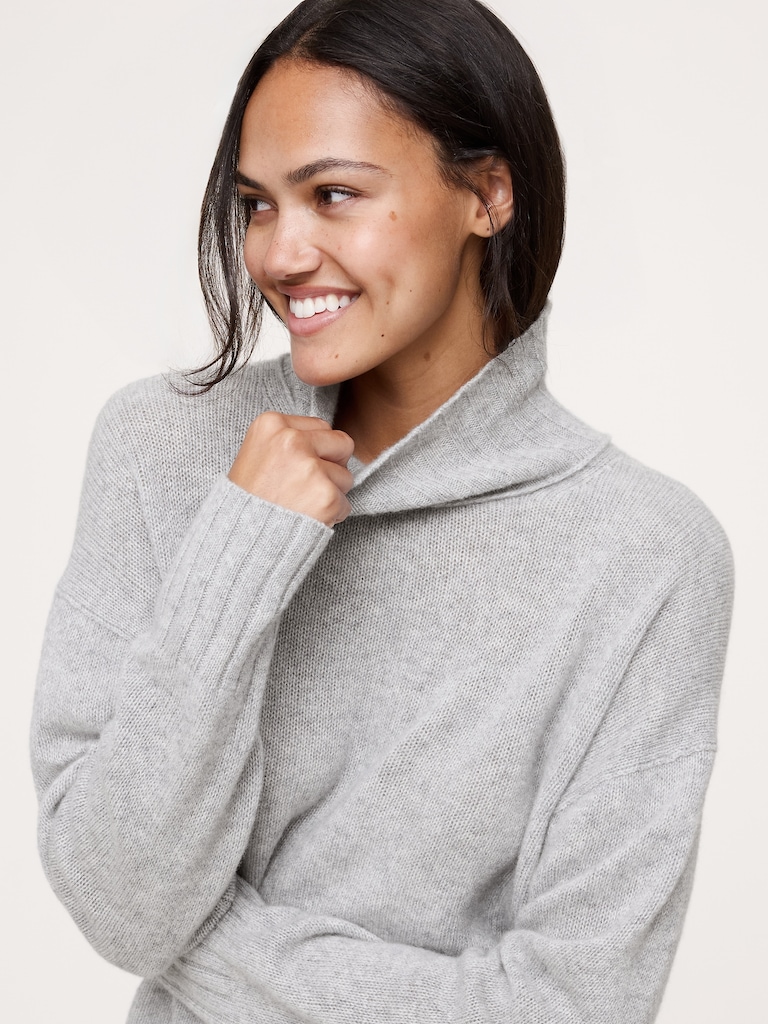 Relaxed Cashmere Turtleneck Sweater
