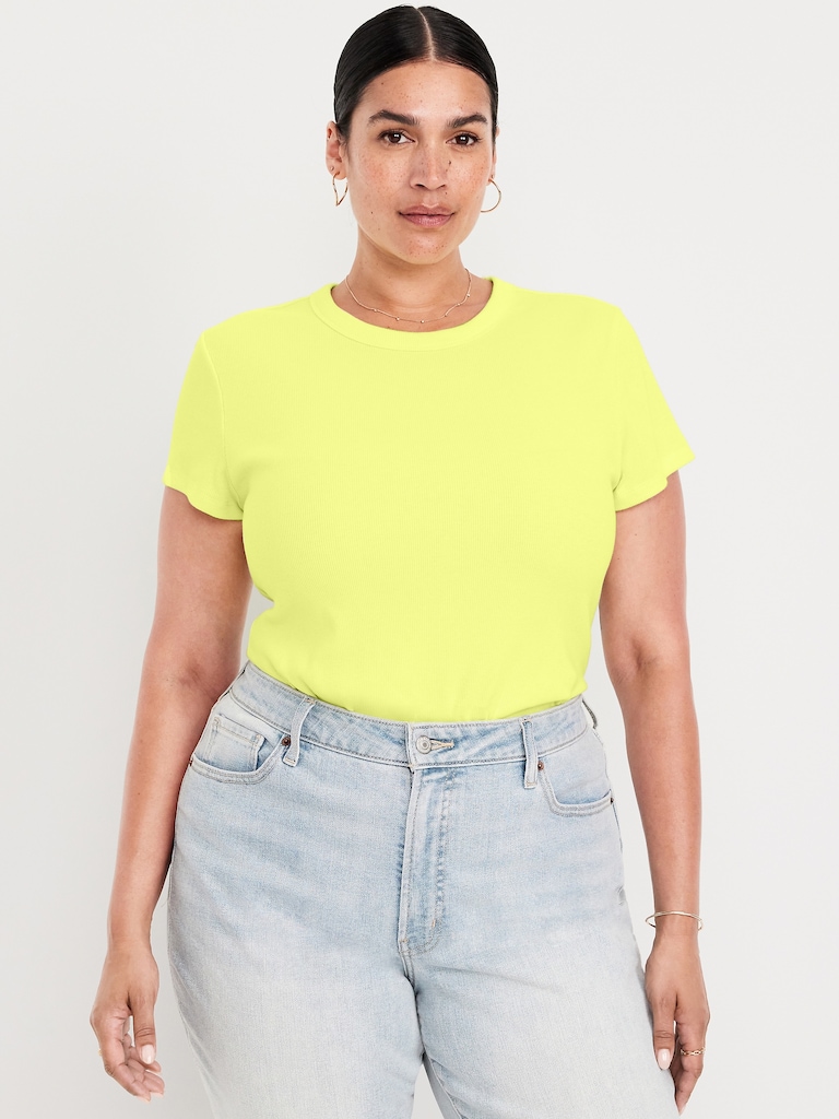 T-shirt court moulant