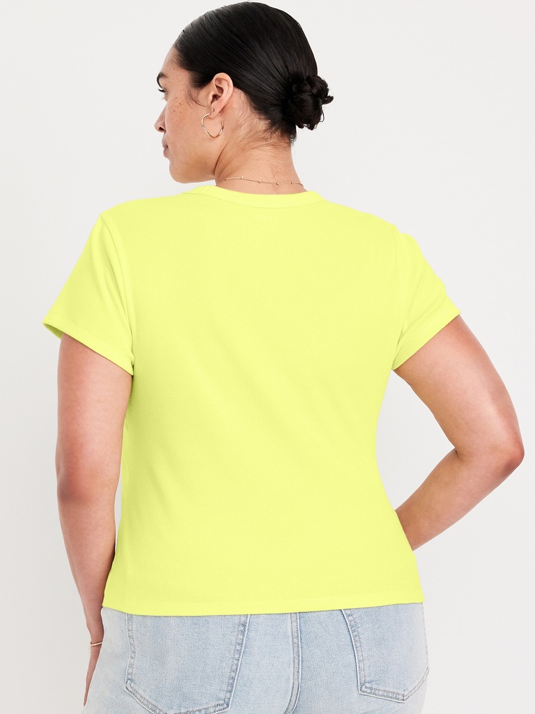 T-shirt court moulant