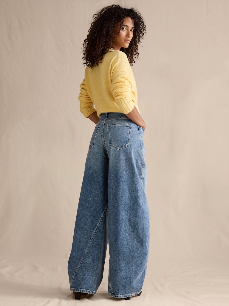 High-Rise Loose Twisted Barrel Jean