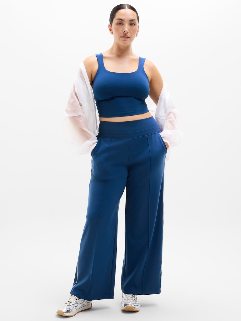 Transcend Square Neck Crop Sports Bra D-DD