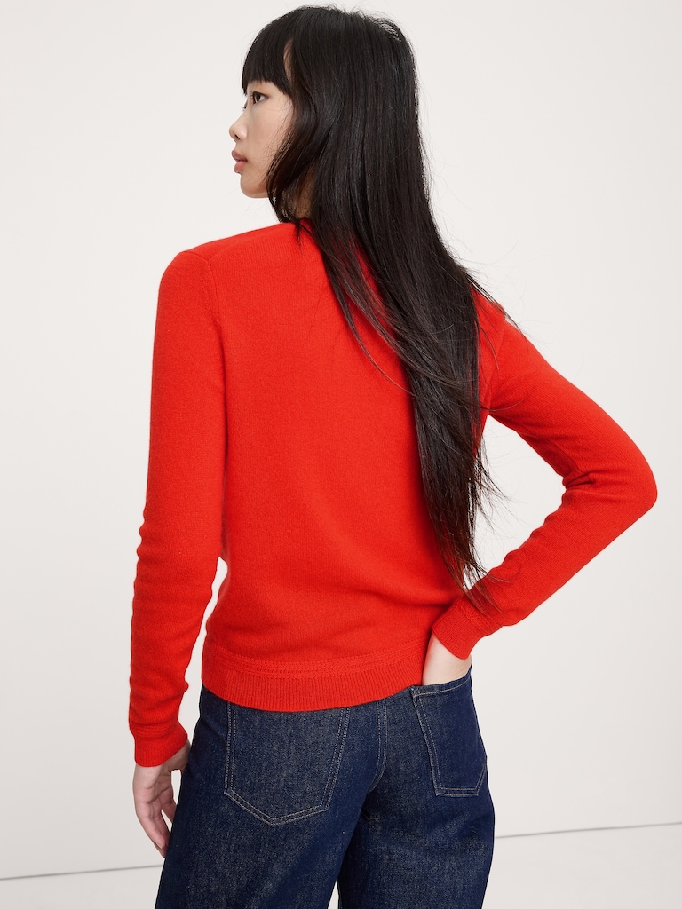 Lightweight Cashmere V-Neck Sweater