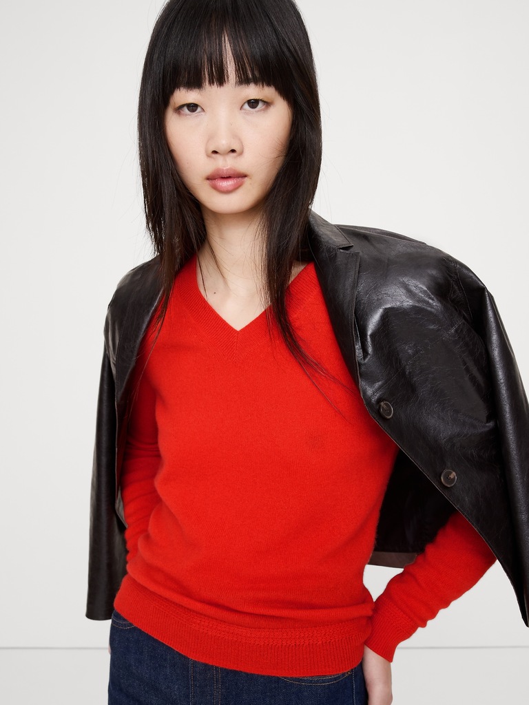 Lightweight Cashmere V-Neck Sweater