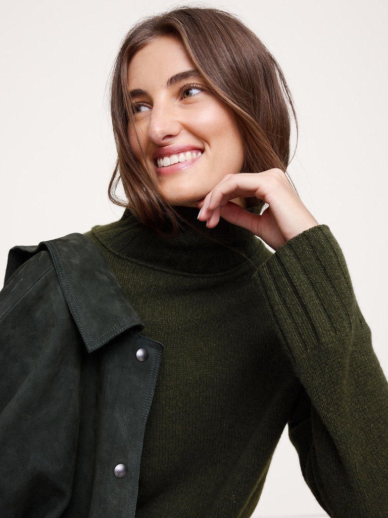 Relaxed Cashmere Turtleneck Sweater
