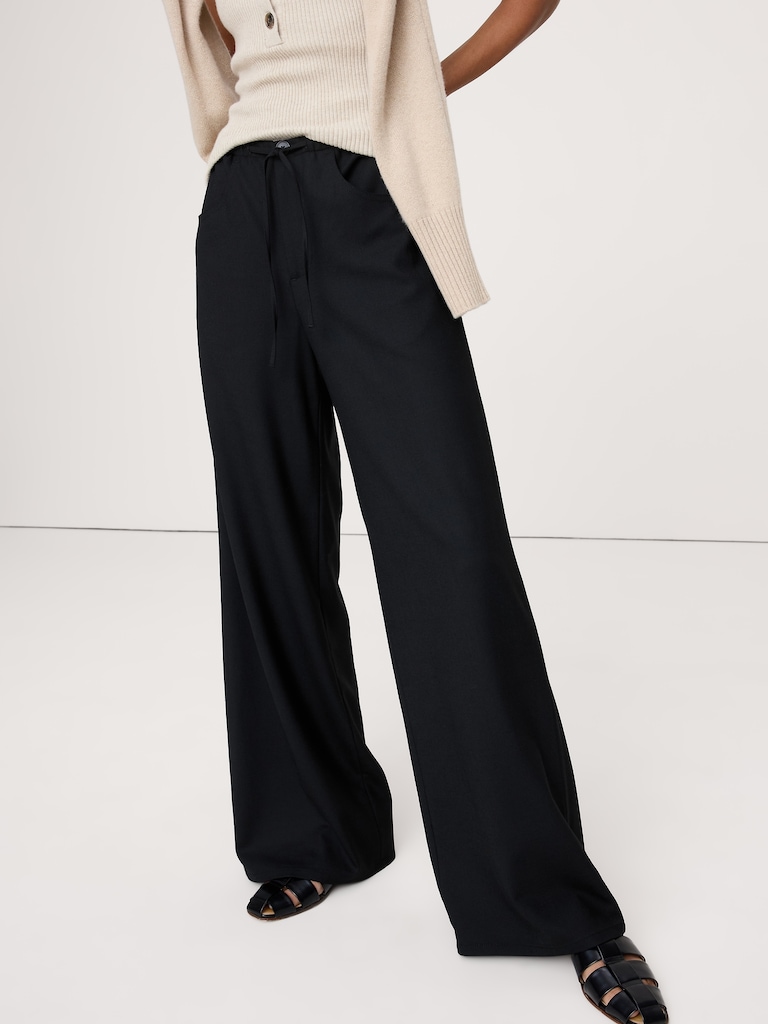 The Studio Wide-Leg Drawstring Pant in Flannel