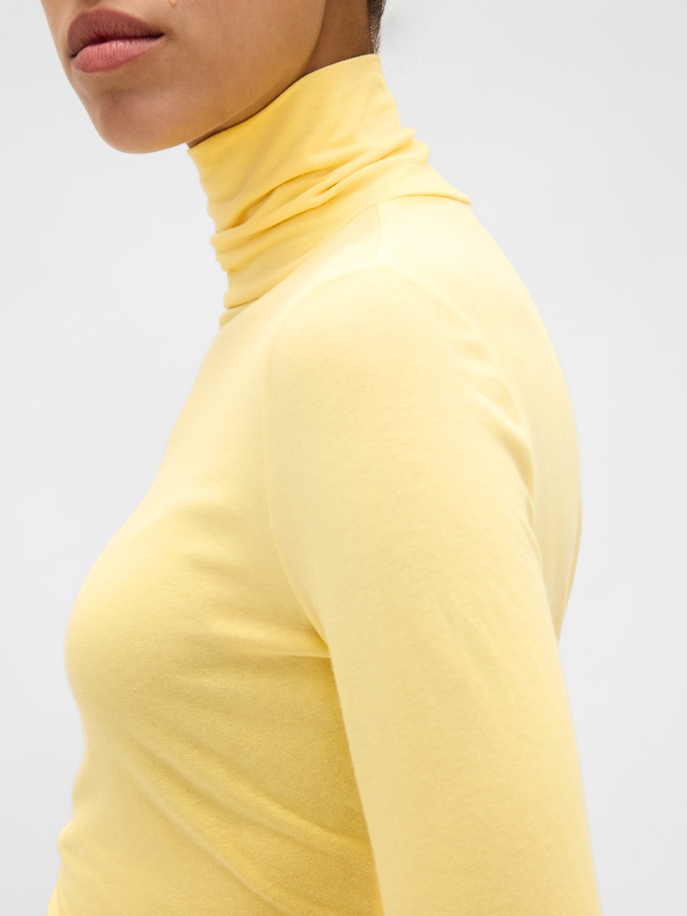 Featherweight Turtleneck