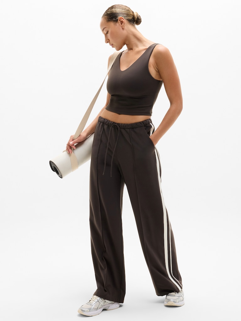 Transcend V-Neck Crop Sports Bra D-DD