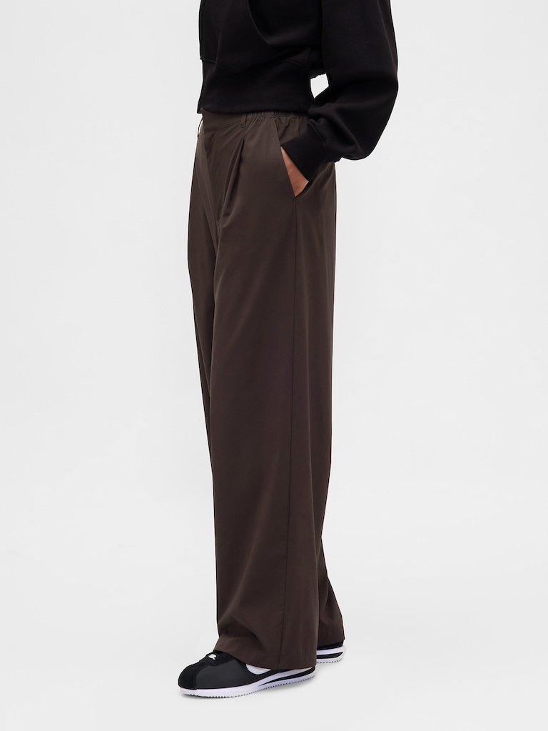 GapFit High Rise Runaround Relaxed Trouser