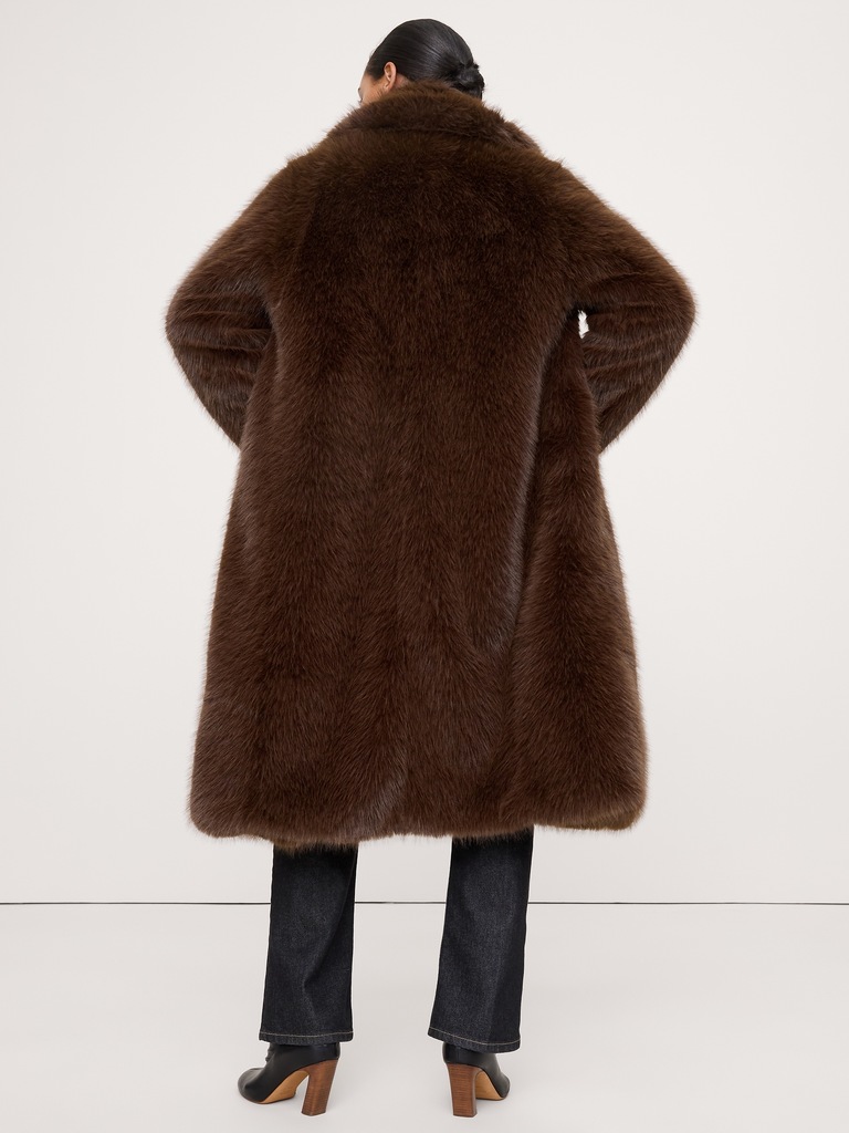 Manteau mi-long en fausse fourrure