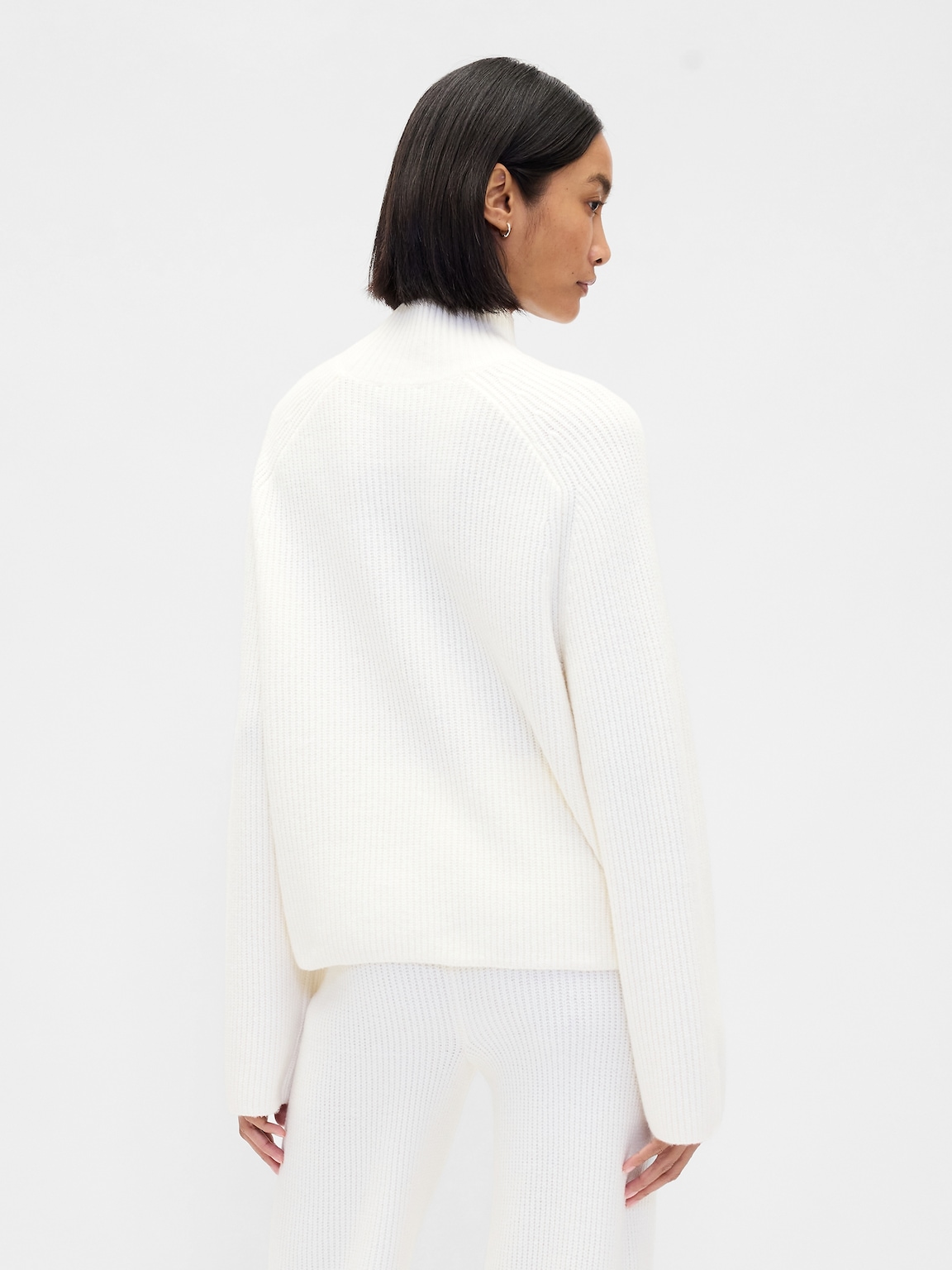 CashSoft Shaker-Stitch Turtleneck Sweater