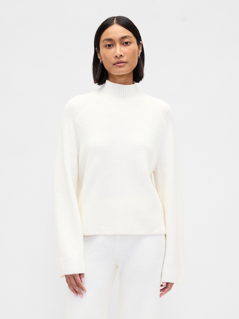 CashSoft Shaker-Stitch Turtleneck Sweater