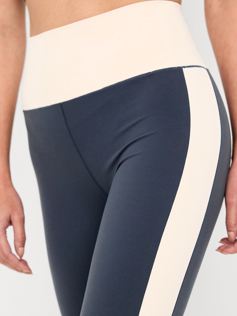 Extra High-Waisted StudioSmooth 7/8 Leggings