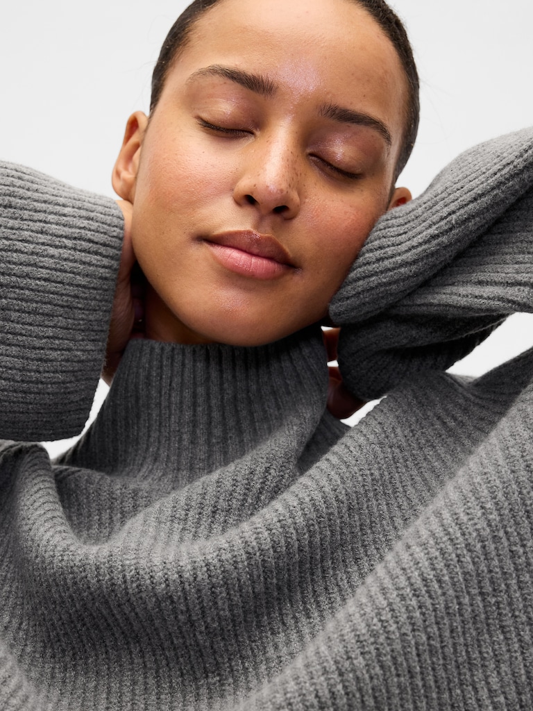 CashSoft Shaker-Stitch Turtleneck Sweater