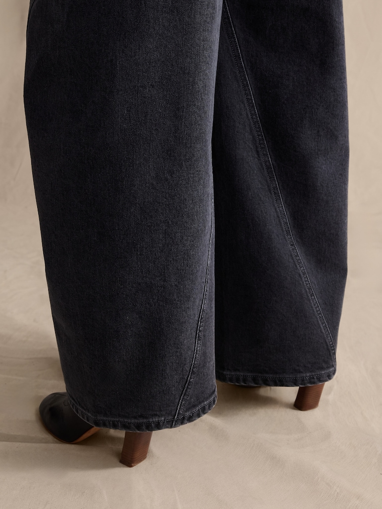 High-Rise Loose Barrel Jean