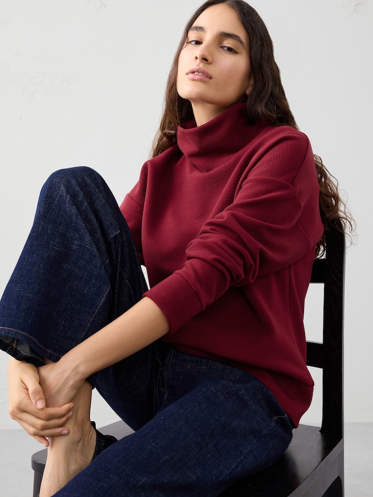 Ottoman Turtleneck Sweatshirt