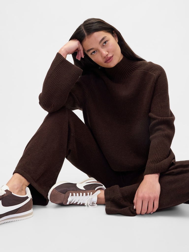 CashSoft Shaker-Stitch Turtleneck Sweater