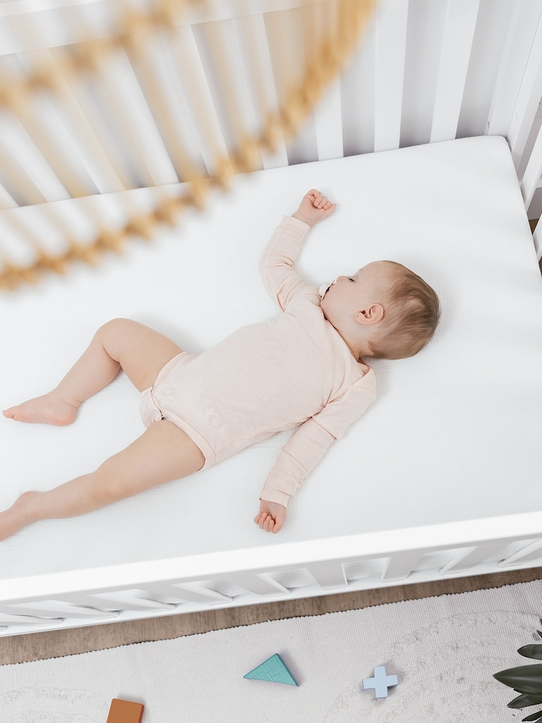 Comfy Cubs Muslin Fitted Crib Sheet