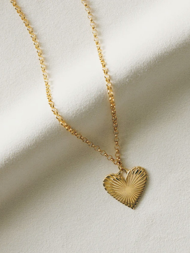 HART Ribbed Heart of Gold Necklace
