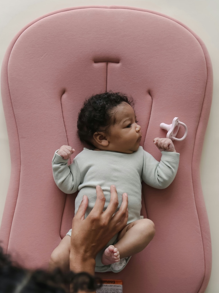Snuggle Me Infant Lounger Curve