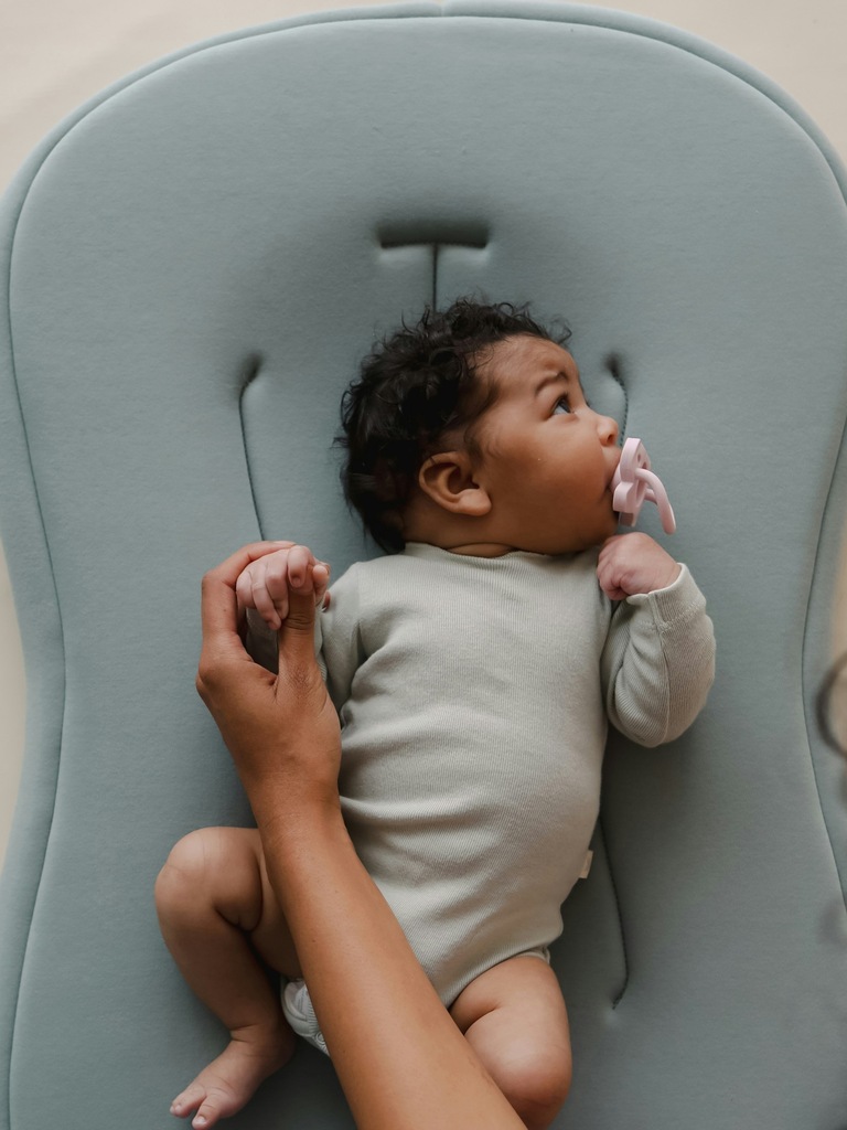 Snuggle Me Infant Lounger Curve