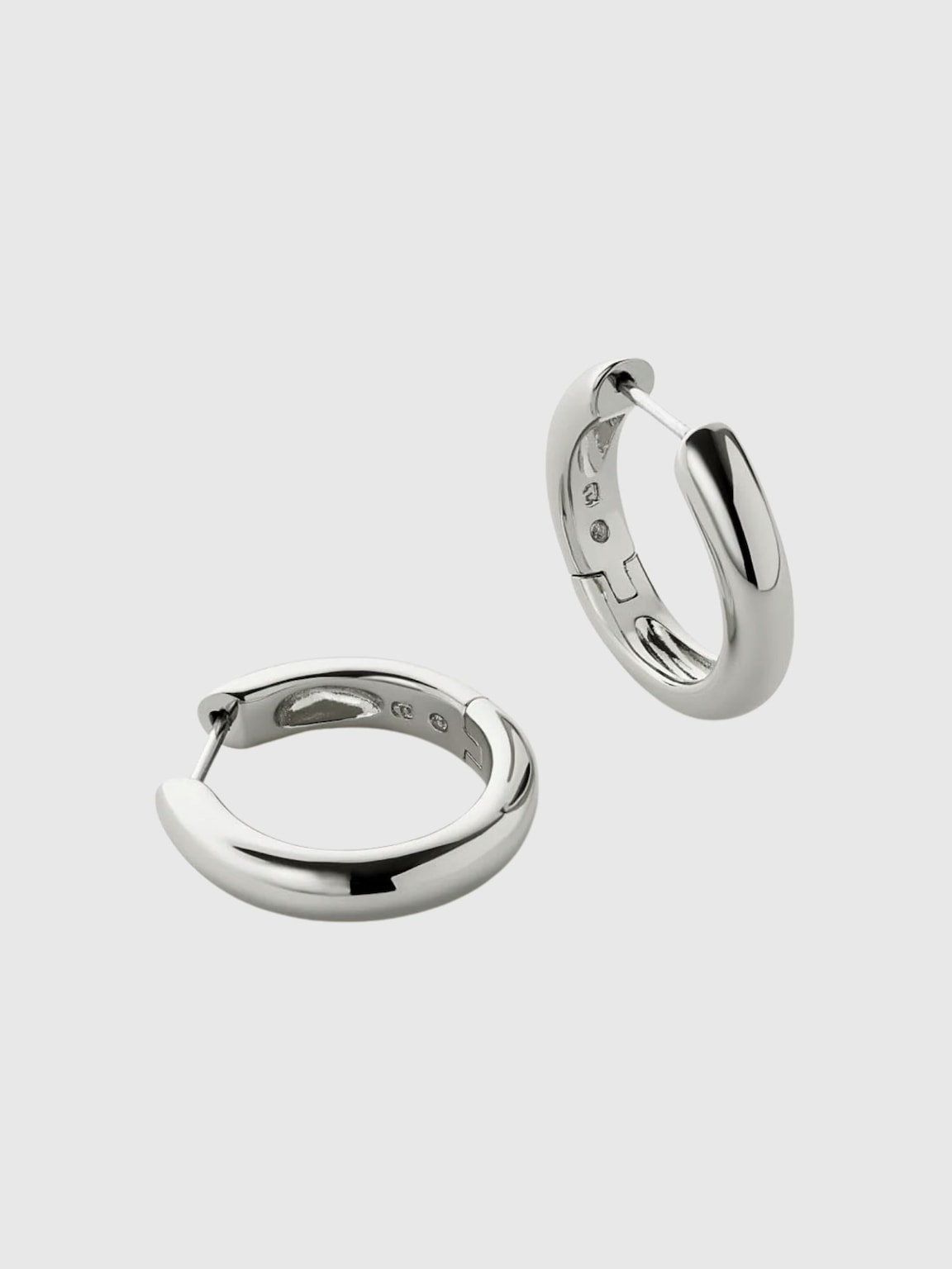 Ana Luisa Giulia Medium Hoop Earrings