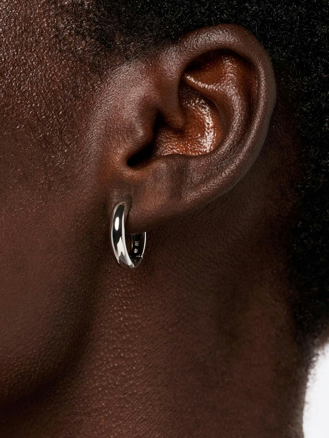 Ana Luisa Giulia Medium Hoop Earrings