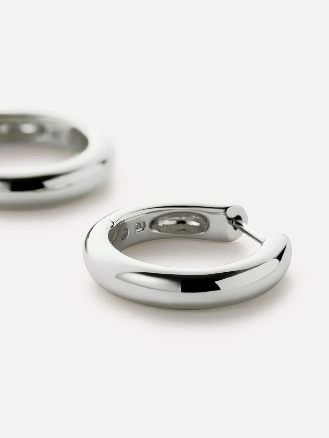 Ana Luisa Giulia Medium Hoop Earrings