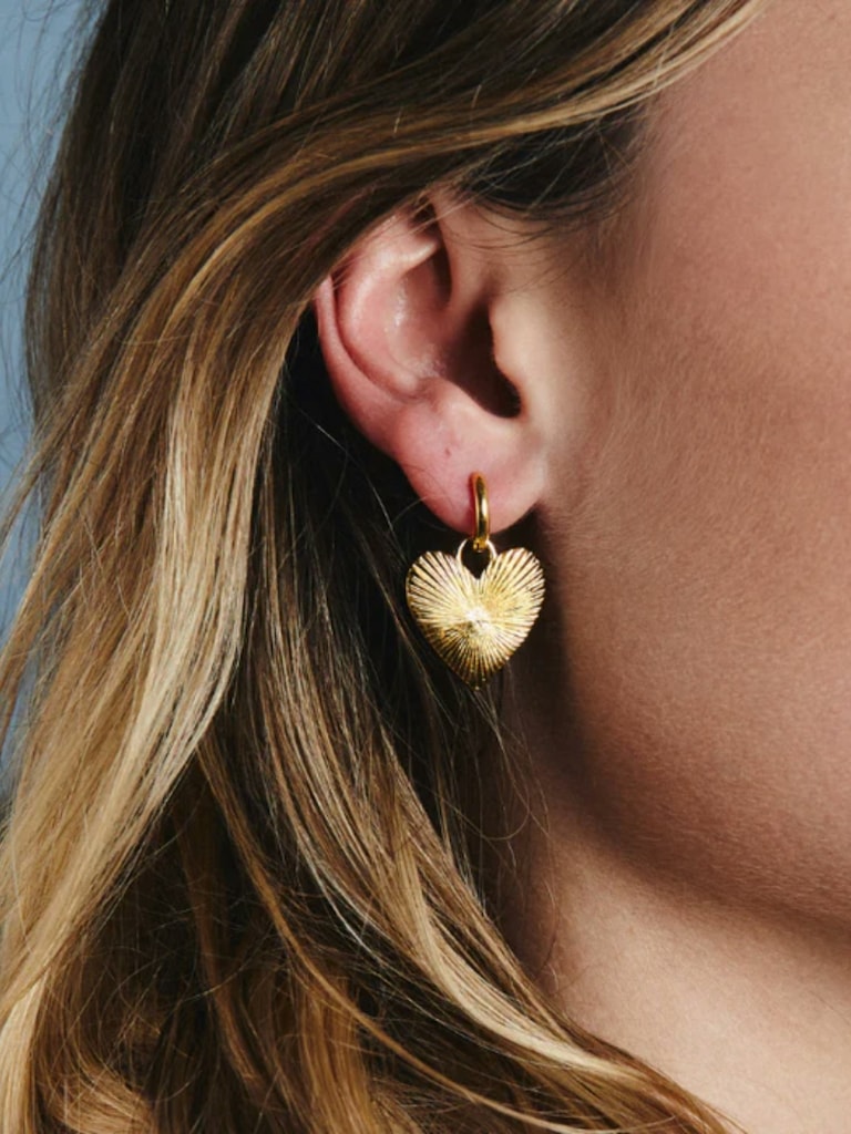 HART Small Ribbed Heart of Gold Huggies