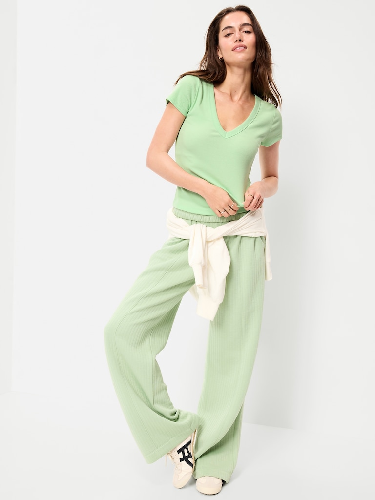 Snug V-Neck Crop T-Shirt