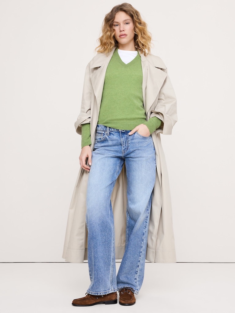 Lightweight Cashmere V-Neck Sweater