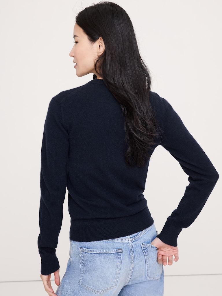Classic Cashmere Crew-Neck Sweater