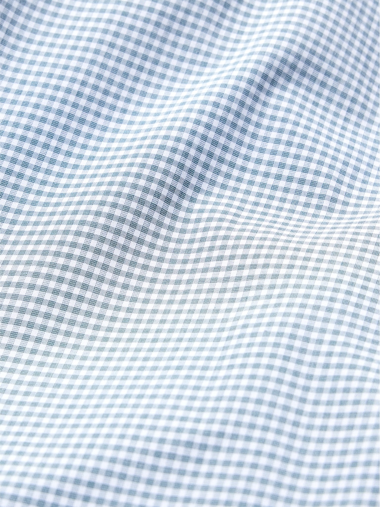 Standard-Fit Wrinkle-Resistant Dress Shirt