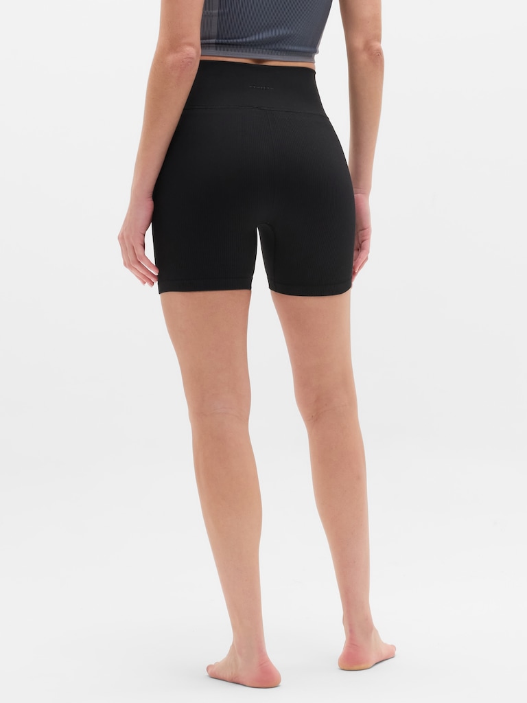 Recharge Seamless 5" Short