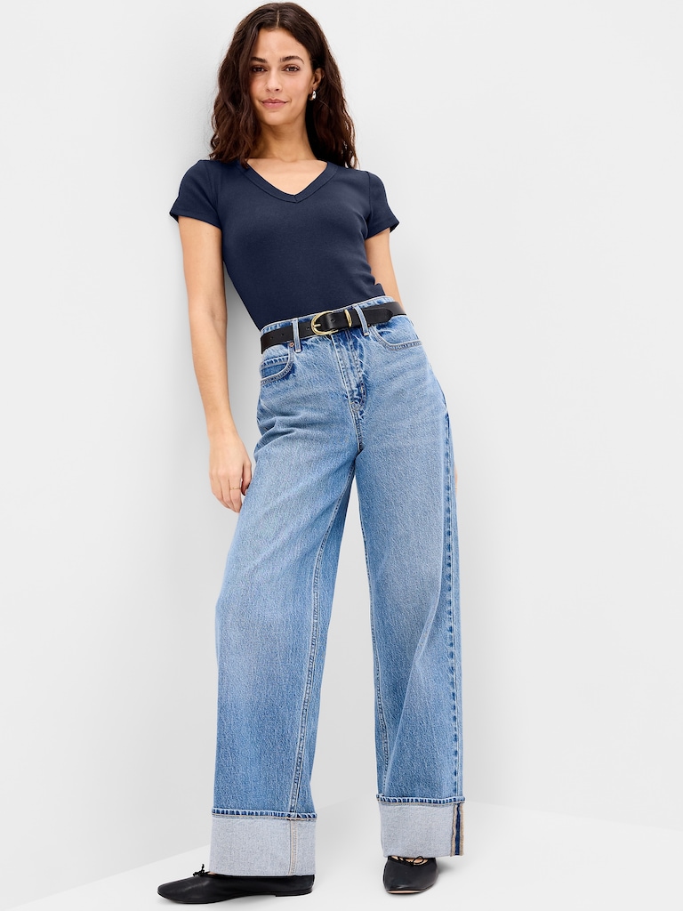 Snug V-Neck Crop T-Shirt