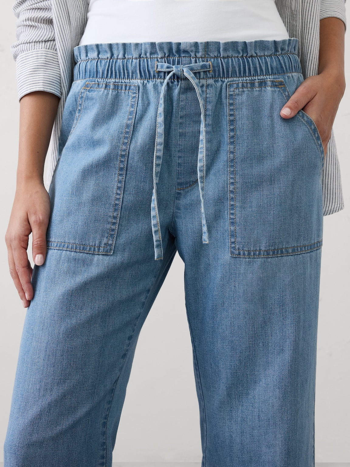 Straight-Leg Mid-Rise Relaxed Summerweight Pull-On Jean