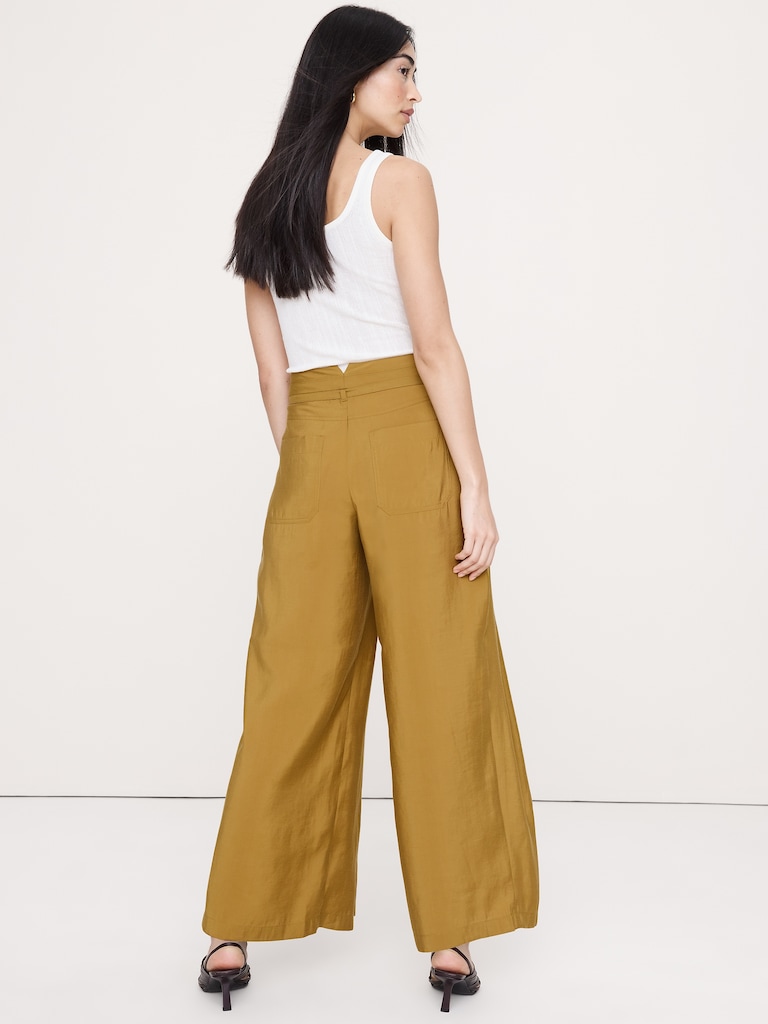 Pleated Wide-Leg Cropped Pant in Luster Twill