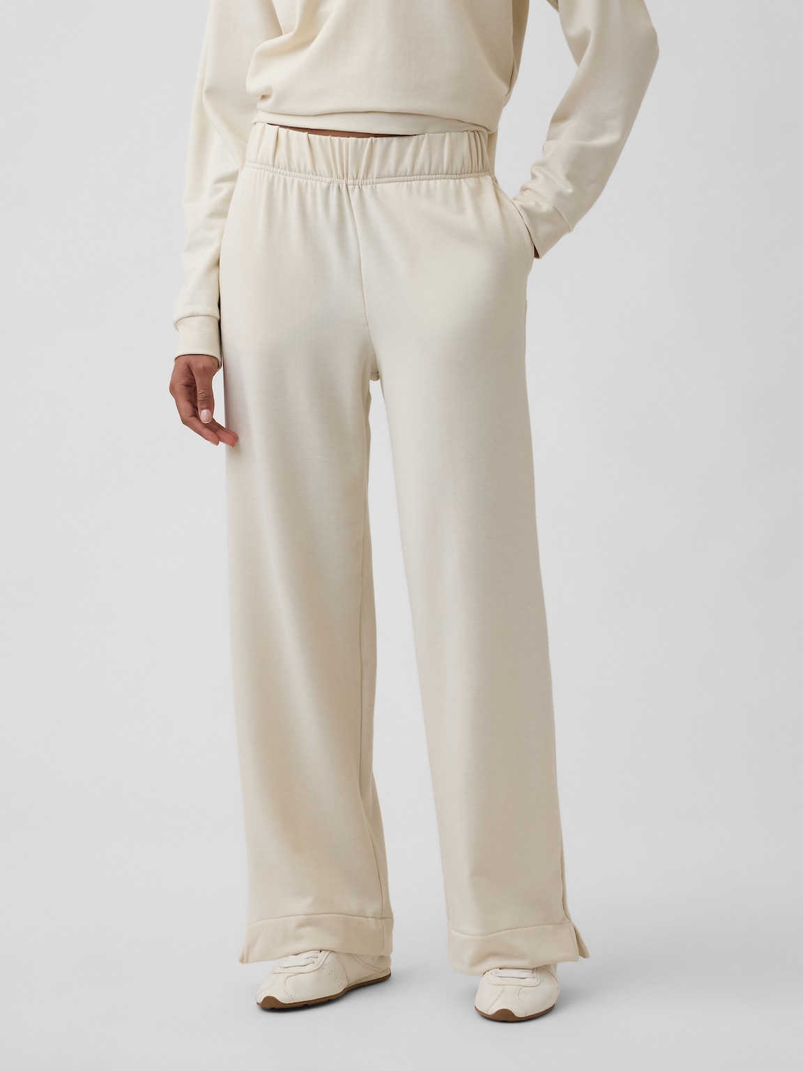 CloudLight Wide-Leg Sweatpants