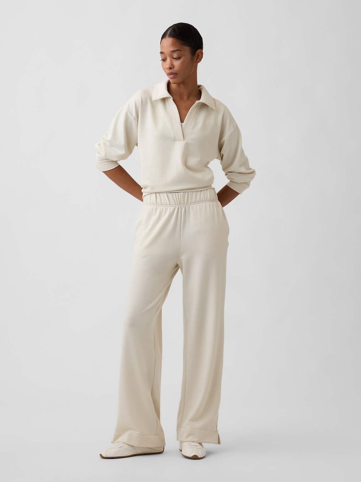 CloudLight Wide-Leg Sweatpants