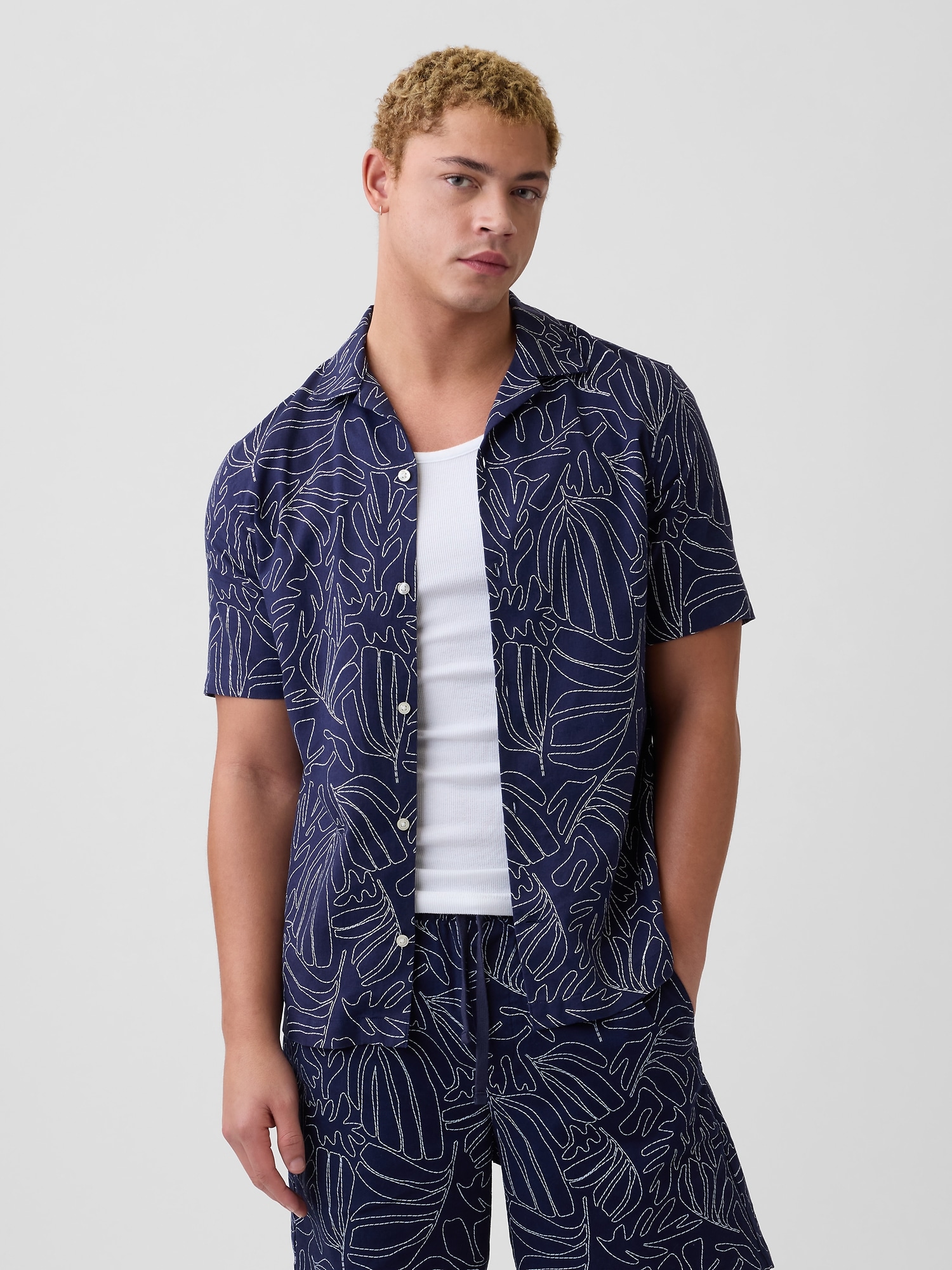 Gauze & Linen Clothes for Men | Gap Factory