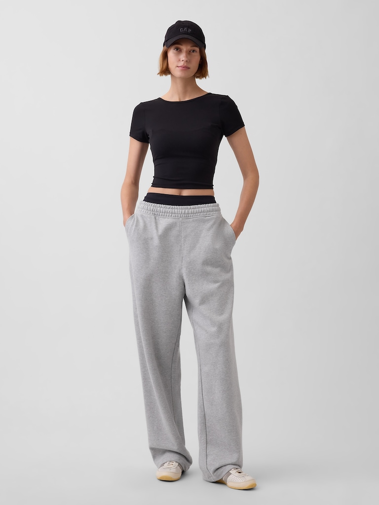 GapFit Smooth Reversible Wrap Crop Top