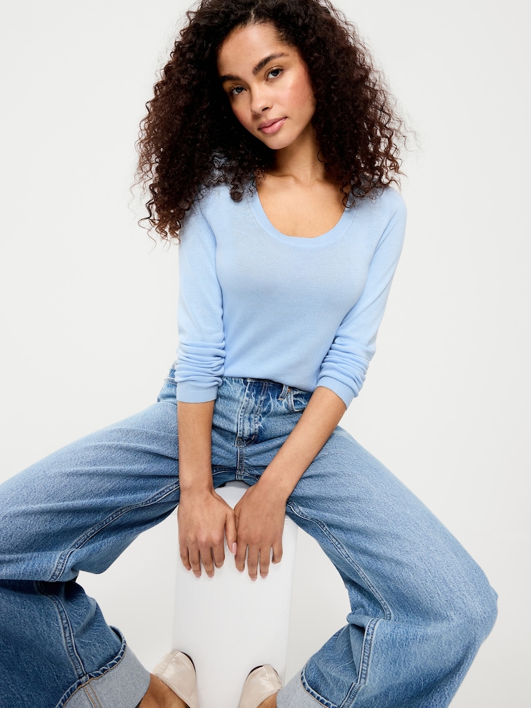 Fitted Scoop-Neck Cropped Jersey Sweater