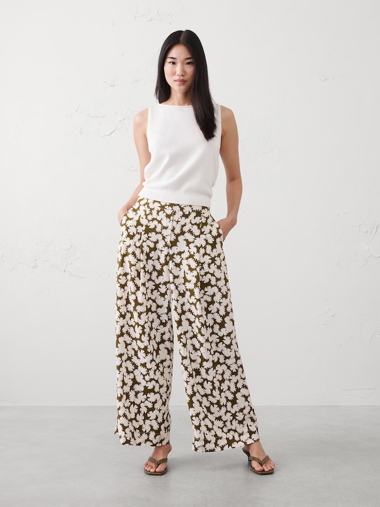 Wide-Leg Mid-Rise Pleated Pull-On Pant