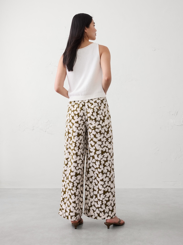 Wide-Leg Mid-Rise Pleated Pull-On Pant