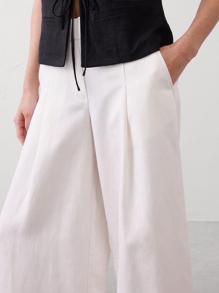 Wide-Leg Mid-Rise Pleated Pull-On Pant