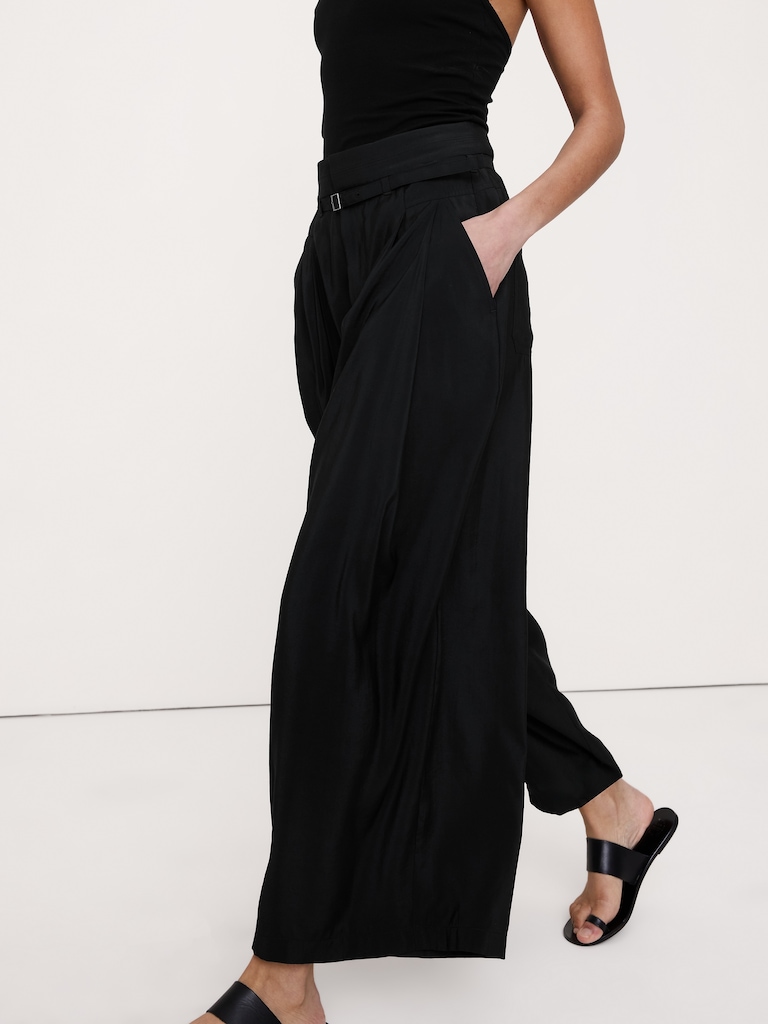 Pleated Wide-Leg Cropped Pant in Luster Twill