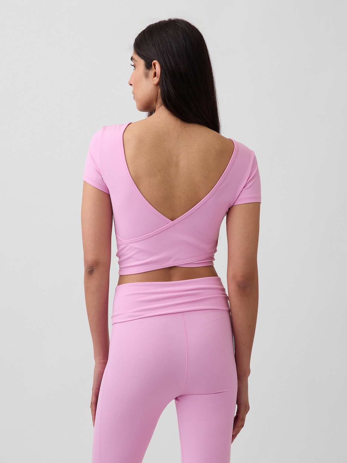 GapFit Smooth Reversible Wrap Crop Top