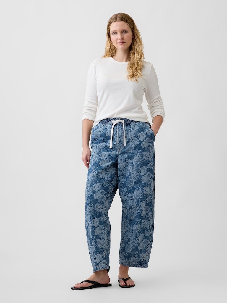 Mid Rise Print Pull-On Barrel Jeans