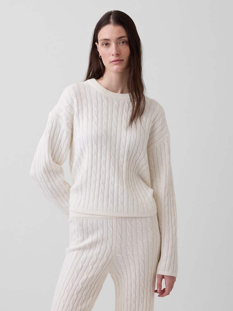 CashSoft Oversized Cable-Knit Sweater